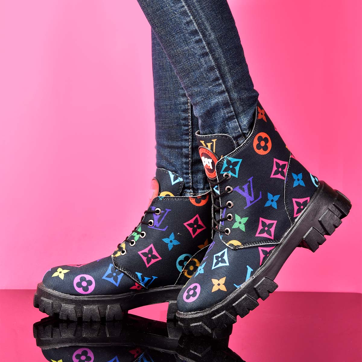 نیم بوت دخترانه طرح LV مدل fun