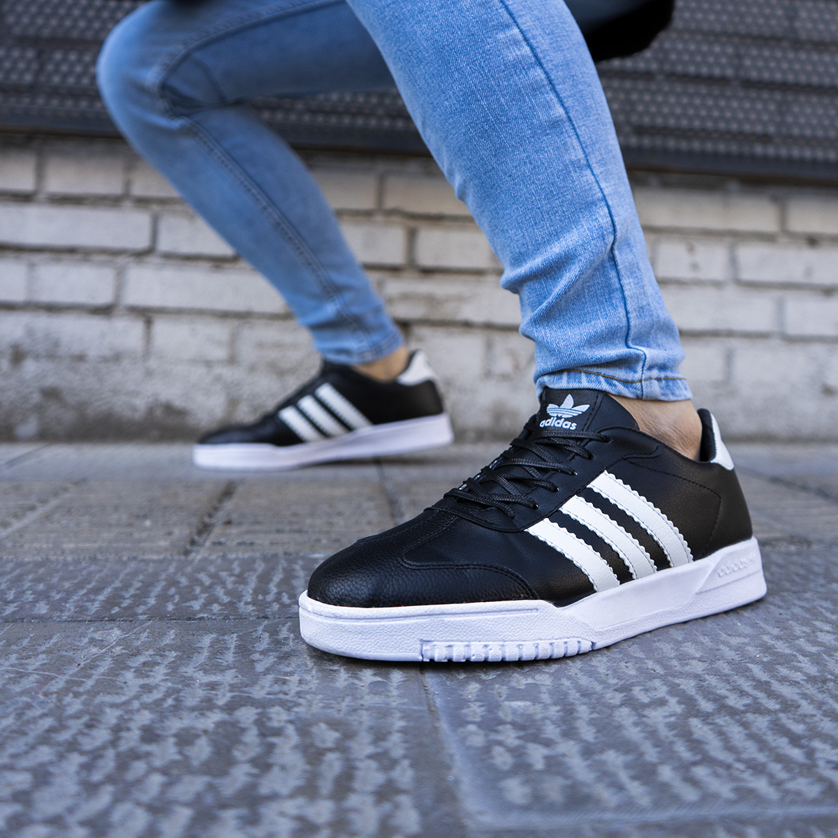 كفش ورزشي adidas مشكي مدل Aksa