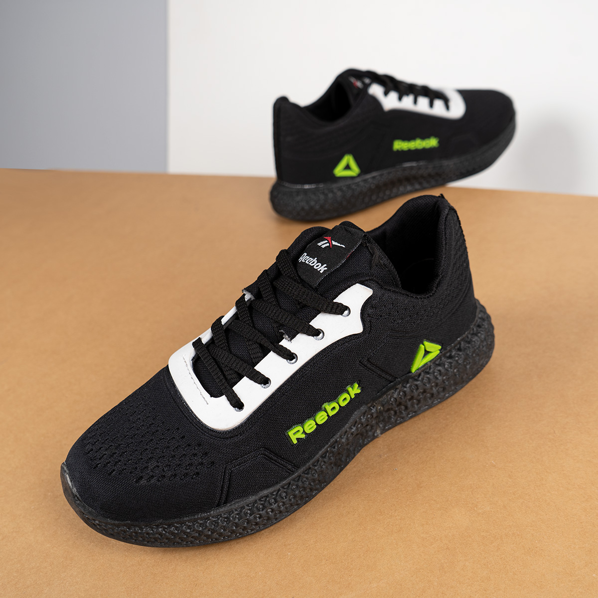 کفش مردانه Reebok مشکی سبز مدل Avan(T)