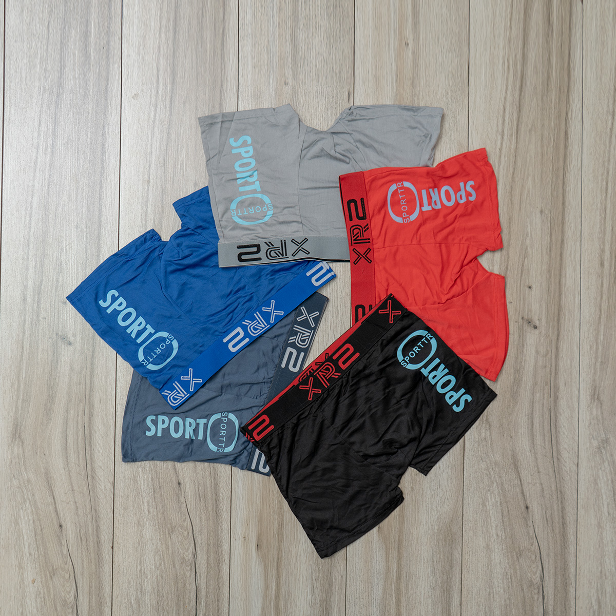 شورت نیم قرمز(T) پا مدل xrs(T)