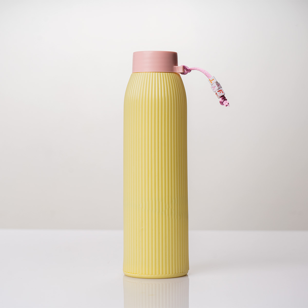 قمقمه آب زرد آویز دار شیشه ای