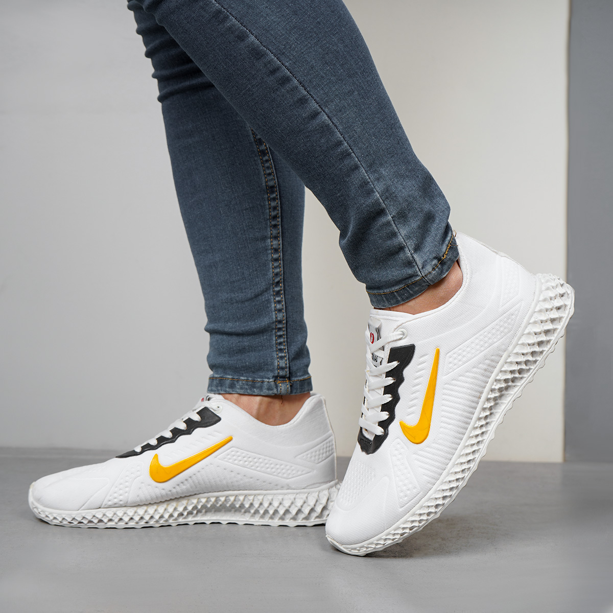 کفش ورزشی(T) نایک سفید زرد مدل Ht30