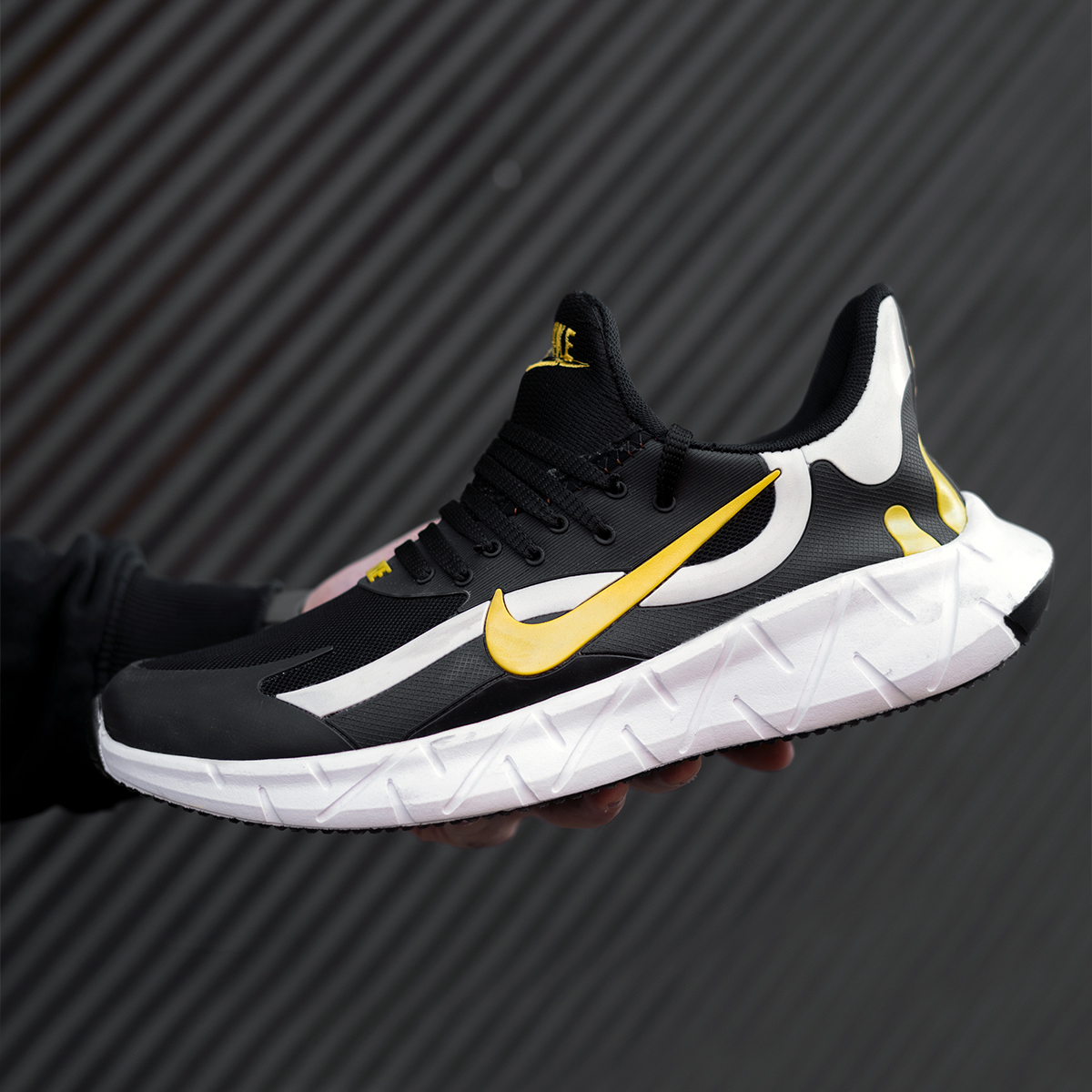 کفش ورزشی نایک مشکی زرد مدل Zaxi