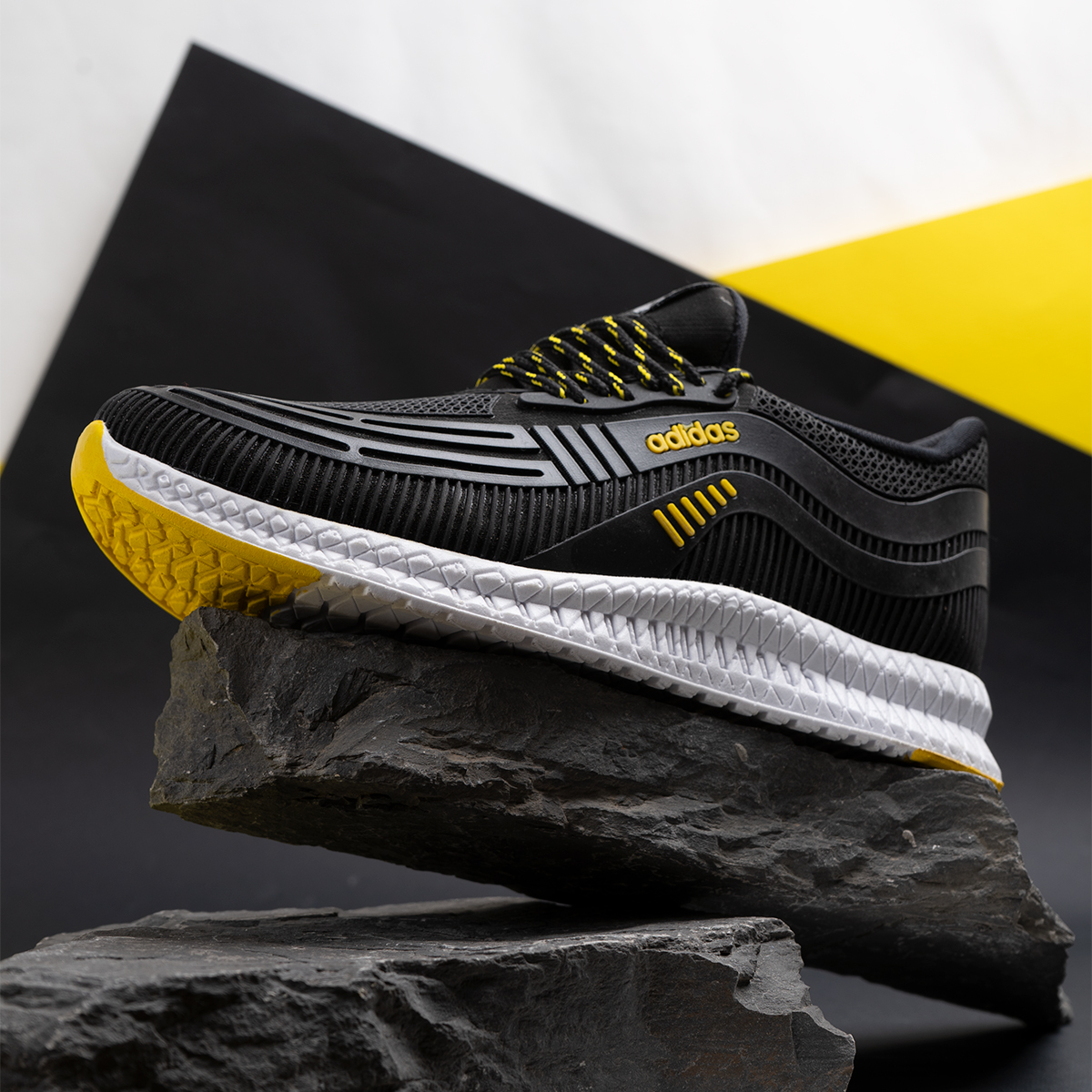 کفش ورزشی Adidas مردانه مشکی زرد مدلPardad