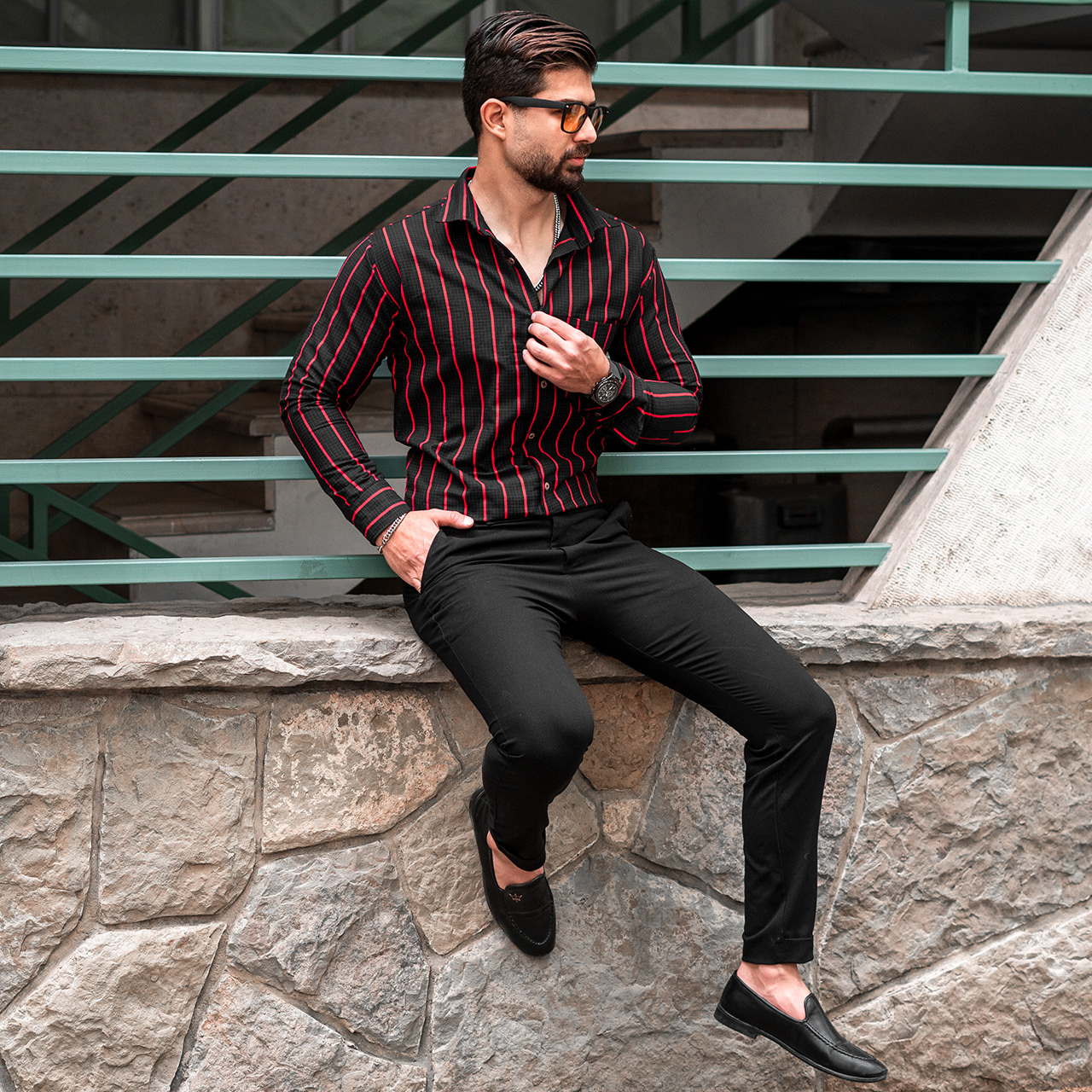 پیراهن مردانه(T) مشکی راه راه قرمز مدل Melvis