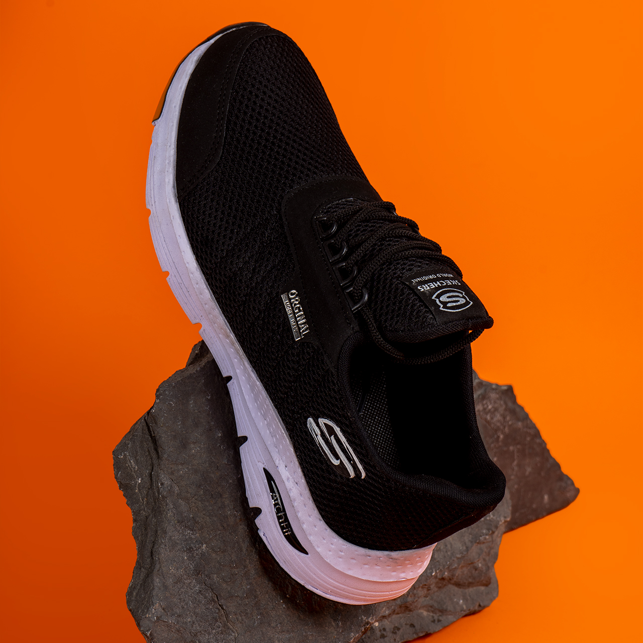 کفش اسکیجرزمردانه مشکی زیره سفید مدل zigzag