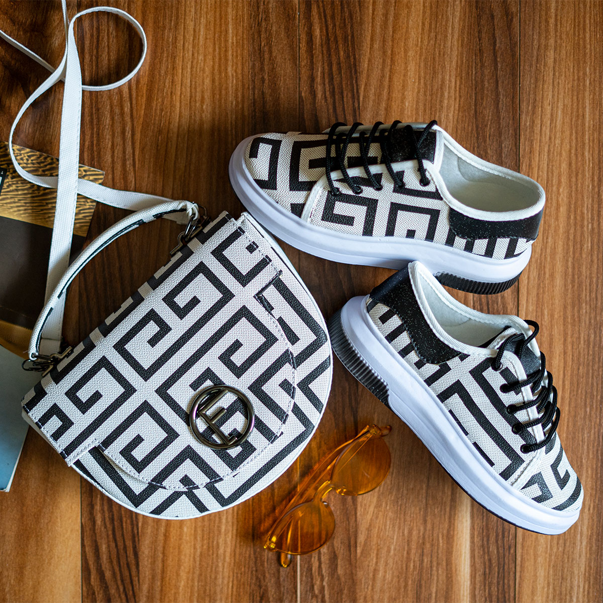 ست کیف و کفش سفید مشکی دخترانه مدلX58