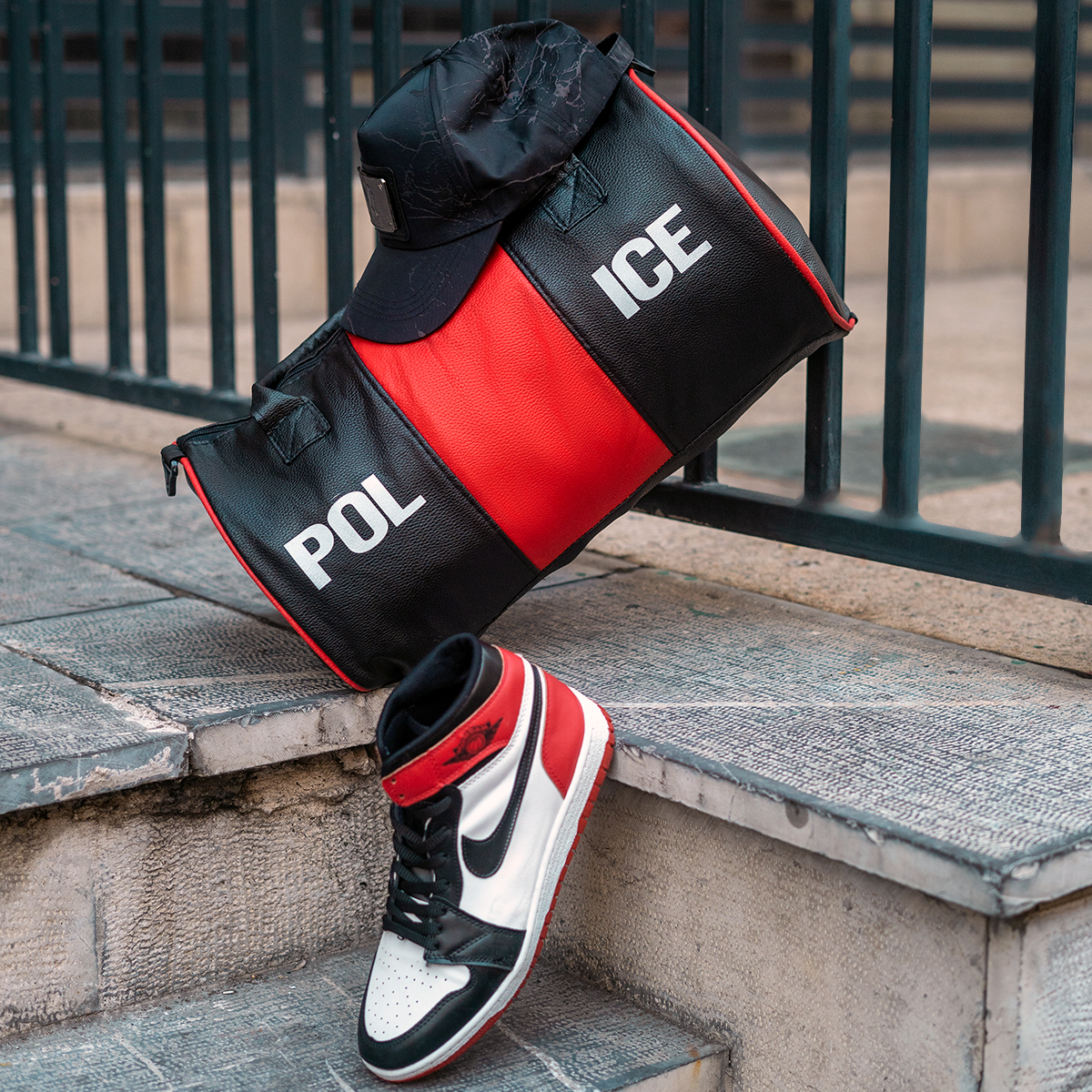 ساک ورزشی مشکی قرمز مدل Police
