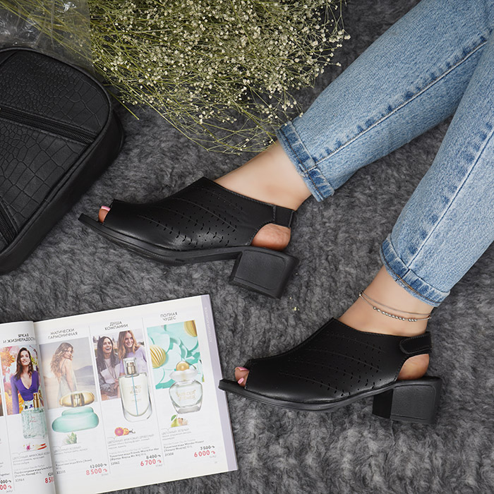 صندل زنانه مشکی مدل mona