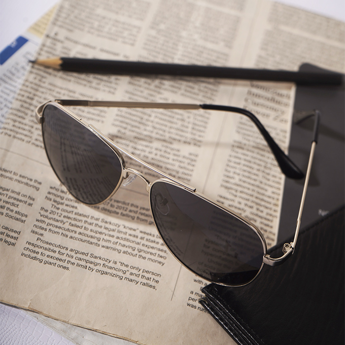 عینک نقره ای صفحه مشکی مدل polar