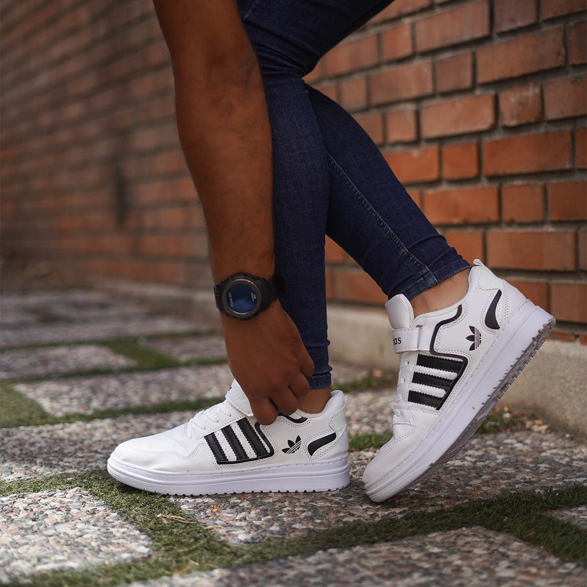 کفش آدیداس مردانه سفید مشکی مدل Kamyar