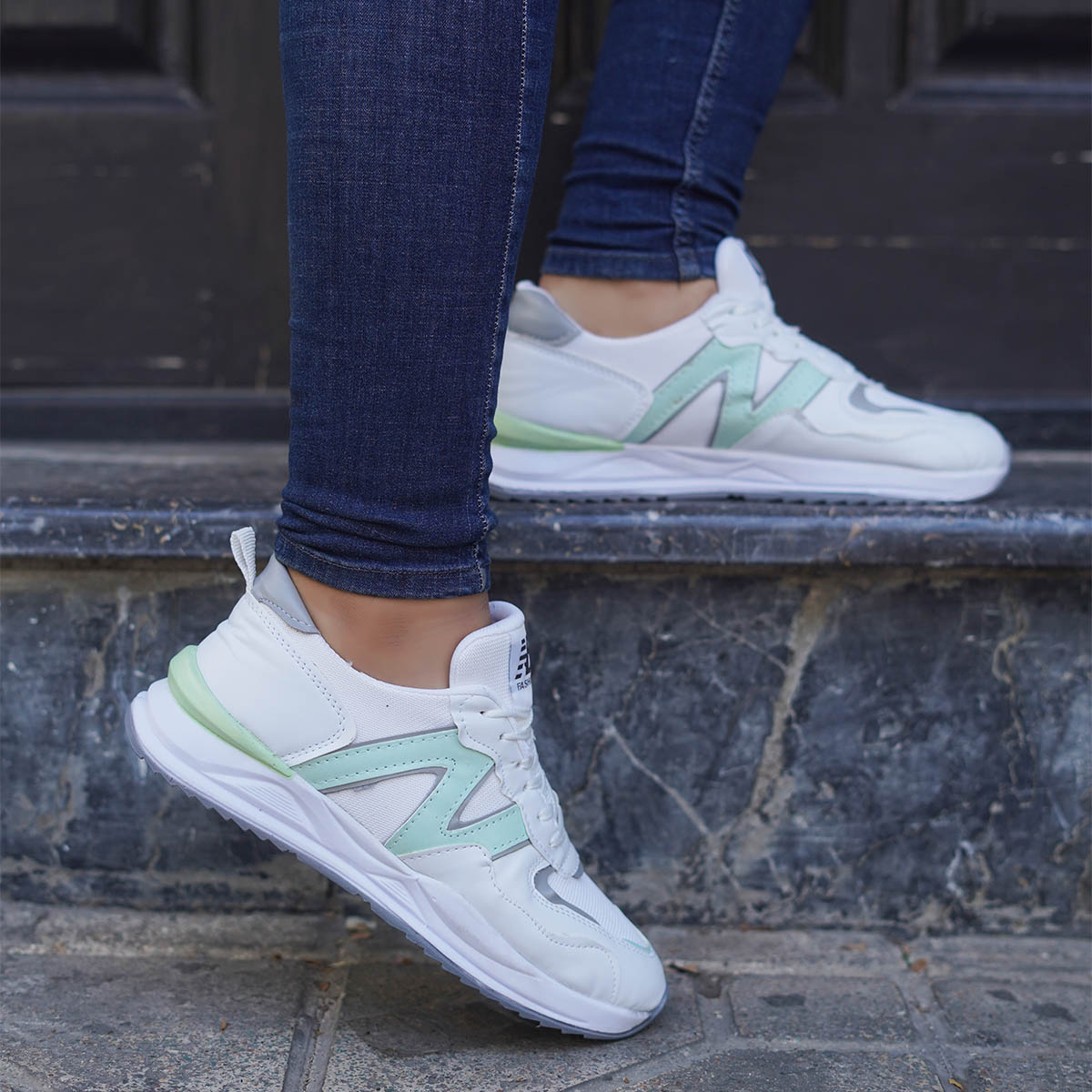 کفش ورزشی New Balance مردانه سفید سبز مدل Romano