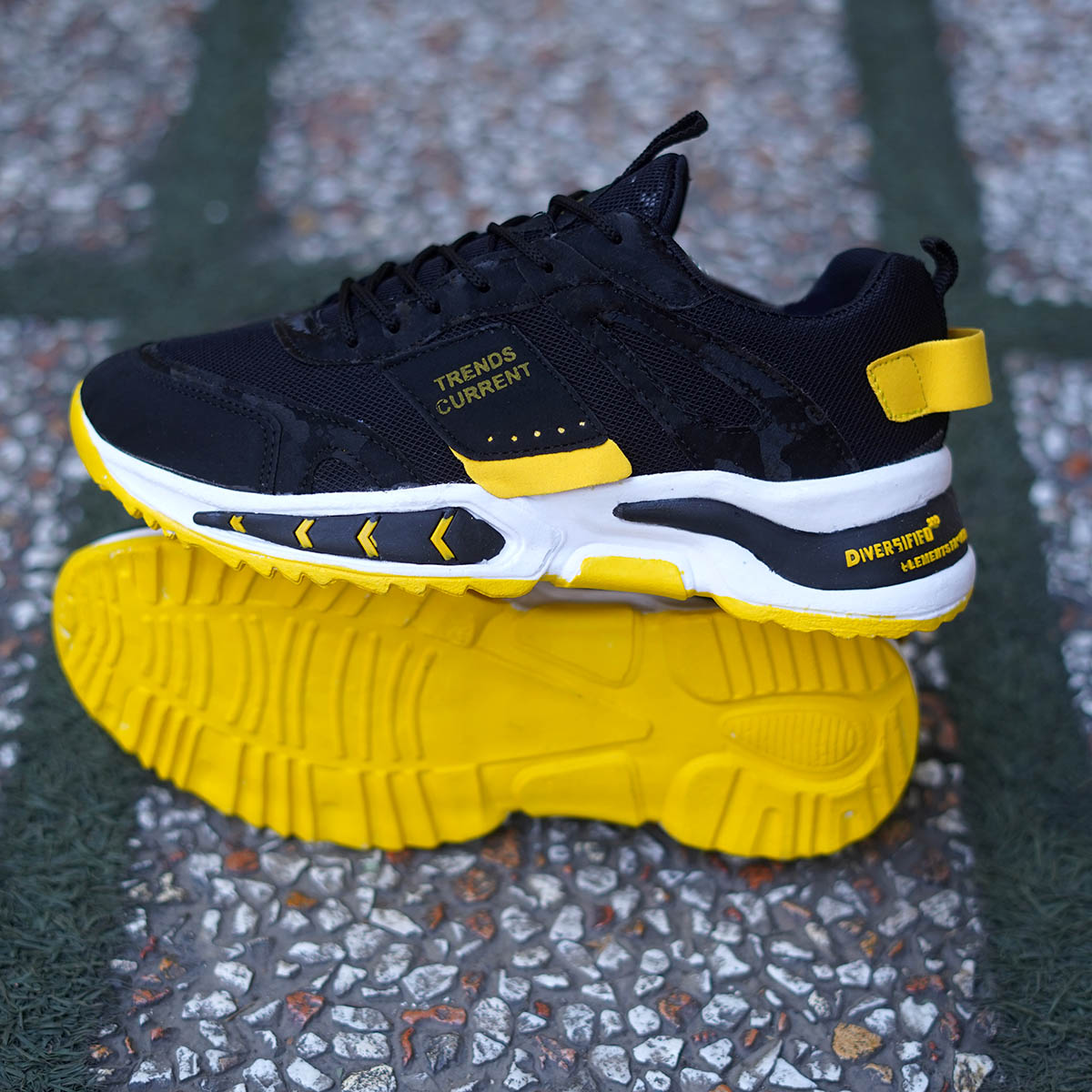 کفش ورزشی مردانه مشکی زردمدل Manil