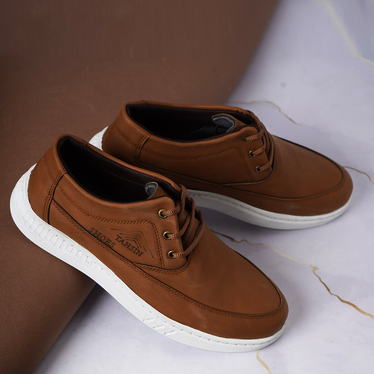 کفش مردانه عسلی زیره سفید مدل Tahsin