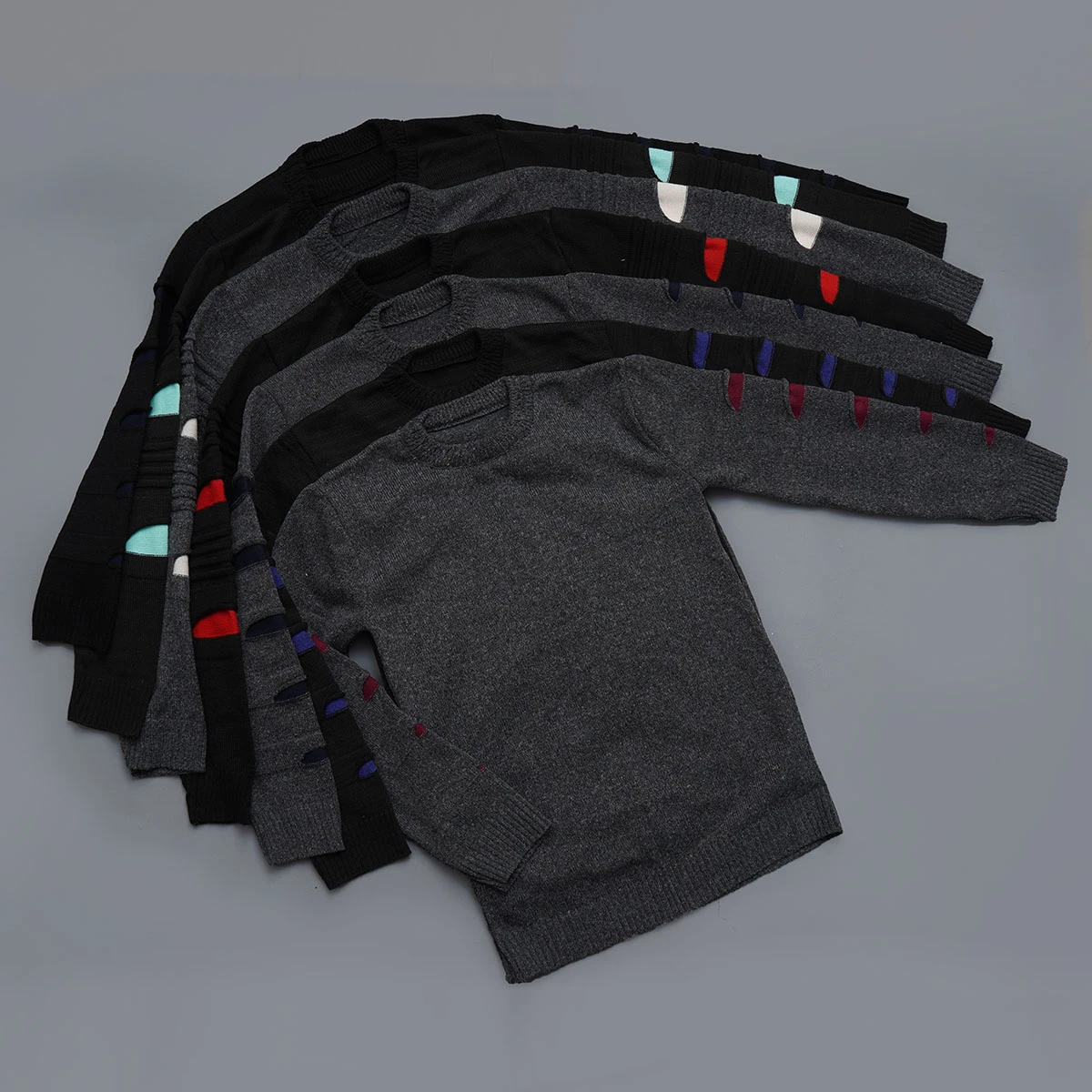 پلیور مردانه یقه گرد مشکی سرمه ای مدل Q20