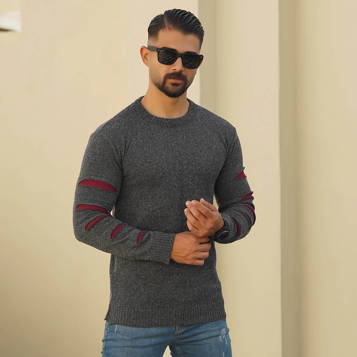 پلیور مردانه یقه گرد ذغالی زرشکی مدل Q20