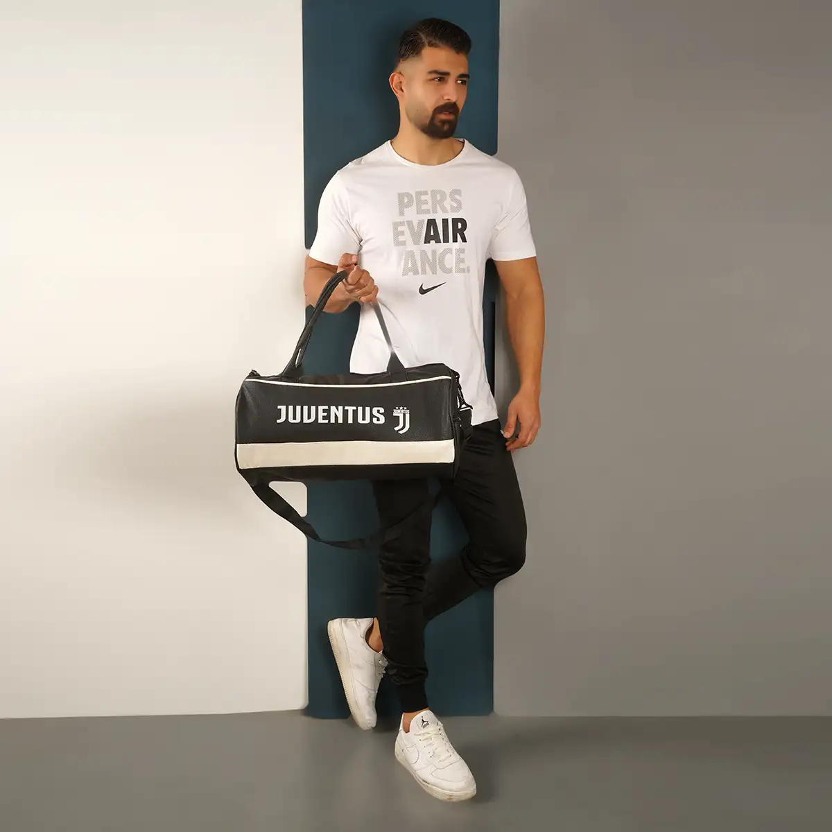کیف ورزشی مشکی مدل Juventus
