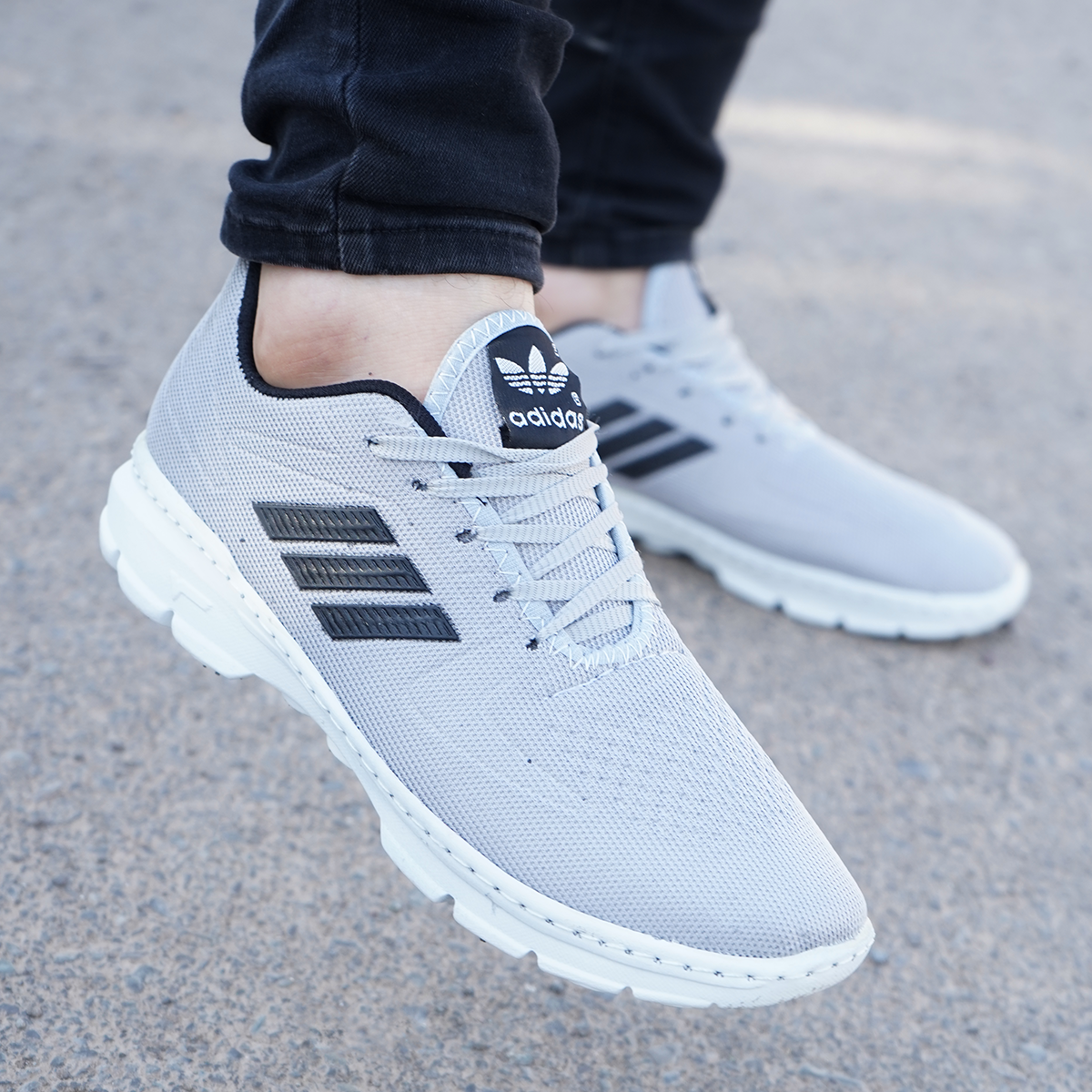 کفش ورزشی مردانه آدیداس طوسی روشن مدل zarax