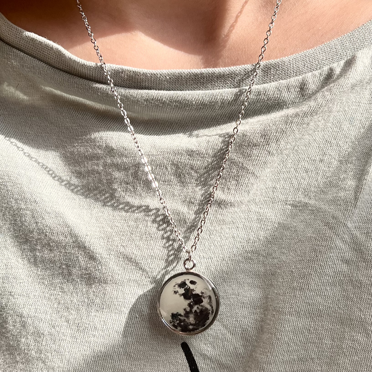 گردنبند ماه شب تاب