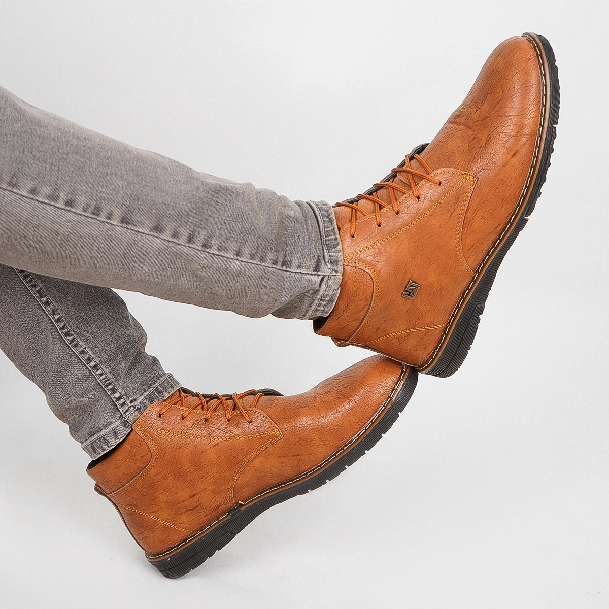 نیم بوت cat سوگو عسلی مردانه مدل keyvan