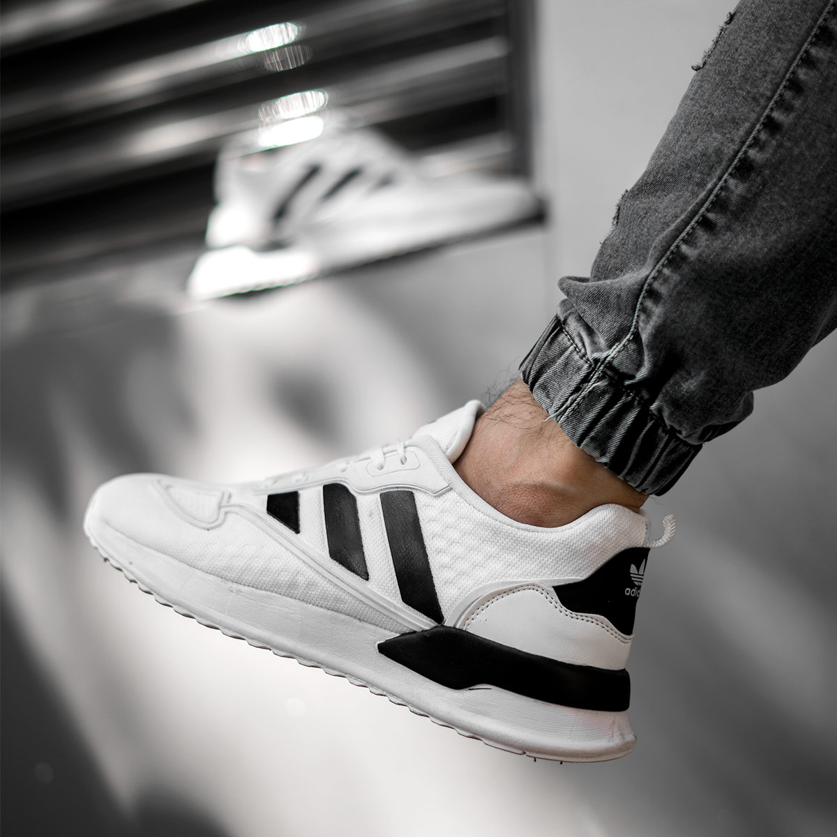 کفش ورزشی Adidas مردانه سفید مشکی مدل Siban