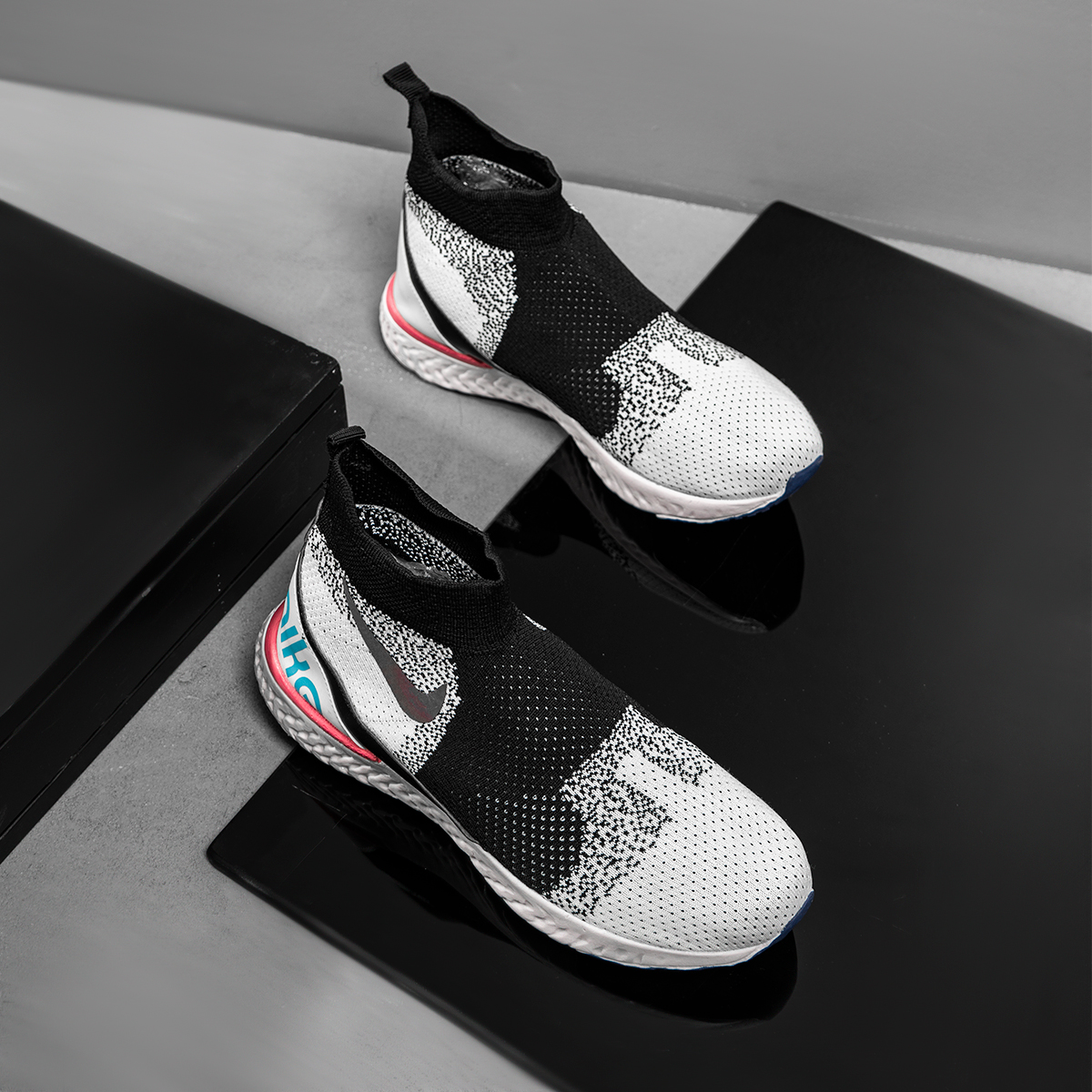 کفش ورزشی Nike مردانه مشکی سفید مدل Andranik