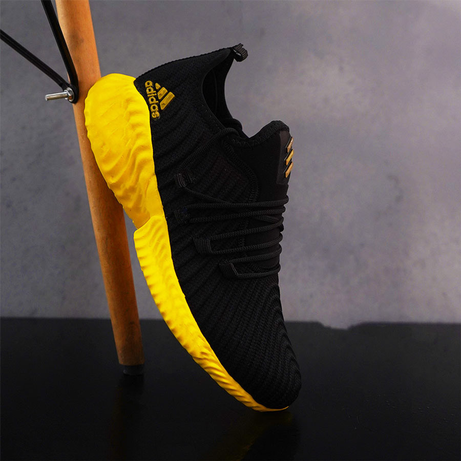 کفش ورزشی Adidas مردانه مشکی زیره زرد مدل River